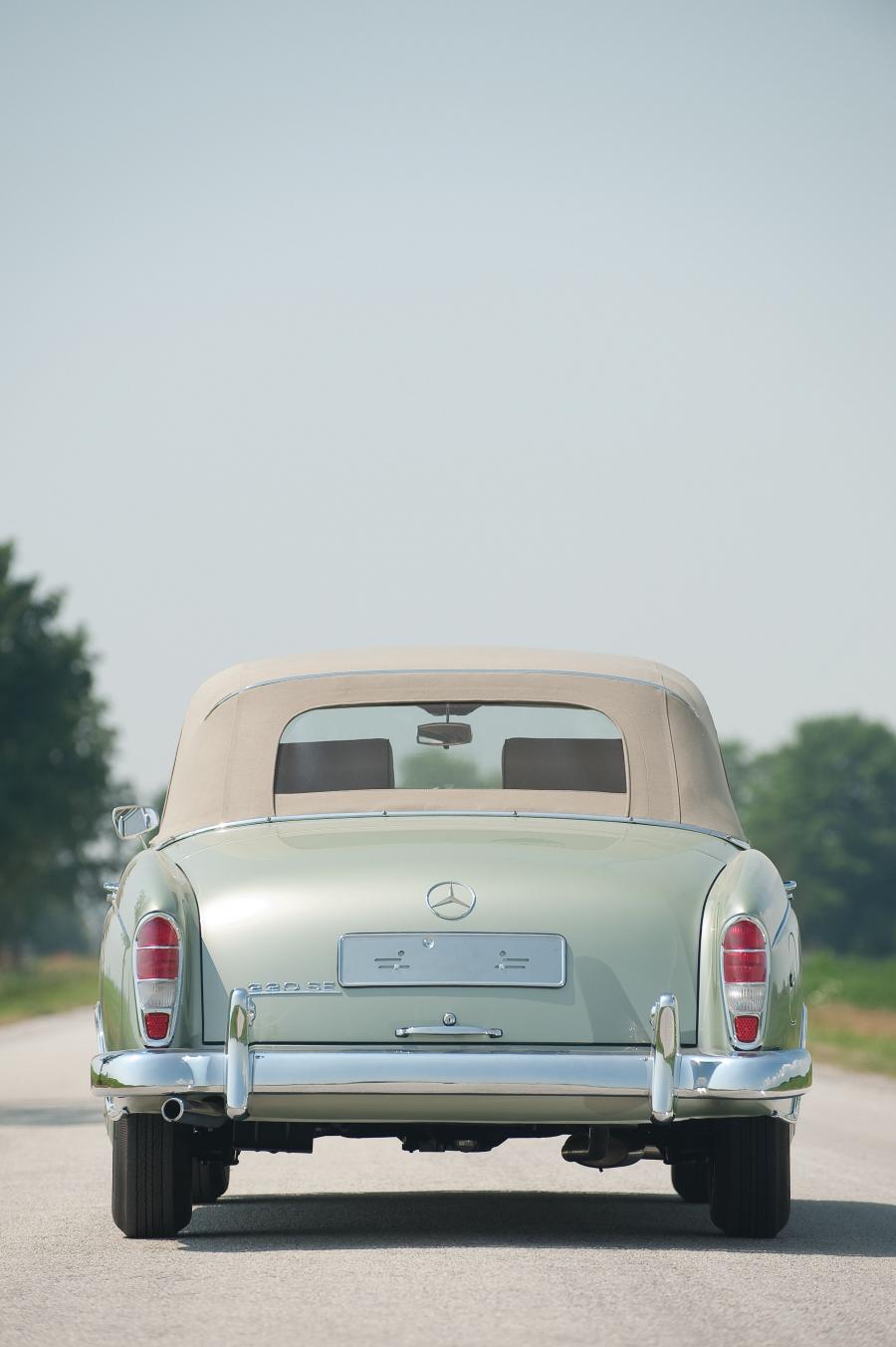  Mercedes-Benz 220 SE Cabriolet 1960 года  (фото 2 из 20)
